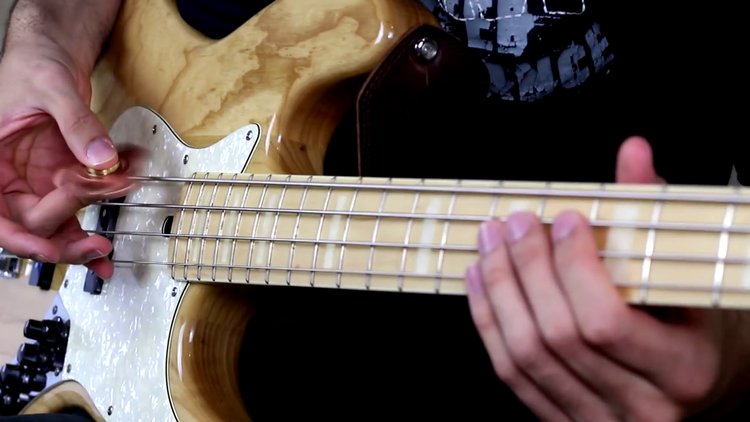 Stres çarkıyla gitar çaldı!