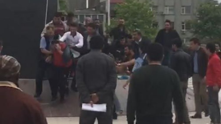 Atatürk anıtına saldırdı