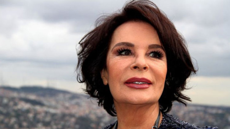 Hülya Koçyiğit'ten sevenlerini üzen haber: Kanser teşhisi konuldu!