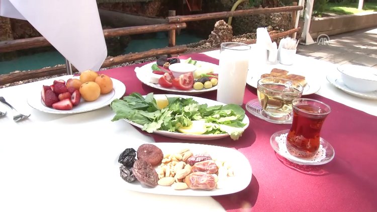 Sağlık Bakanlığından örnek ramazan sofrası