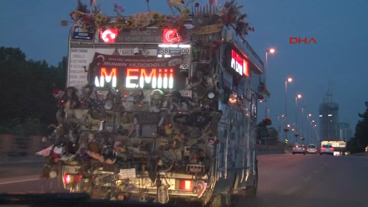 İlginç karavan İstanbul sokaklarında