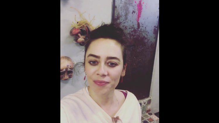 Demet Evgar "bi' tutarsa" kampanyasına destek verdi