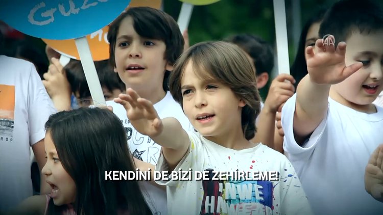 "Sigaranı Söndür Çiçeğini Al"