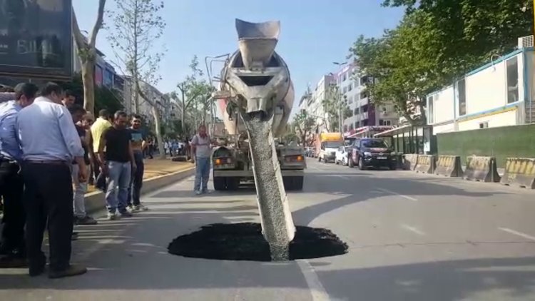 Beşiktaş'ta çöken yol beton ile dolduruluyor