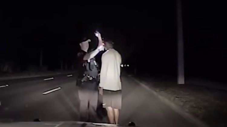 Tiger Woods'un alkol testi ve gözaltı görüntüleri