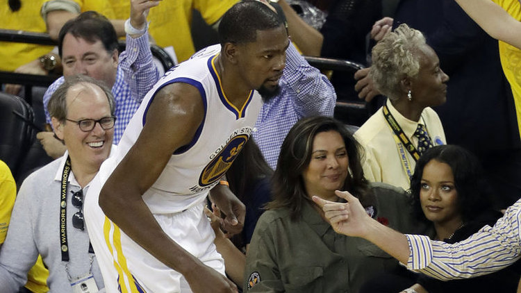 Dikkatini dağıtmak için