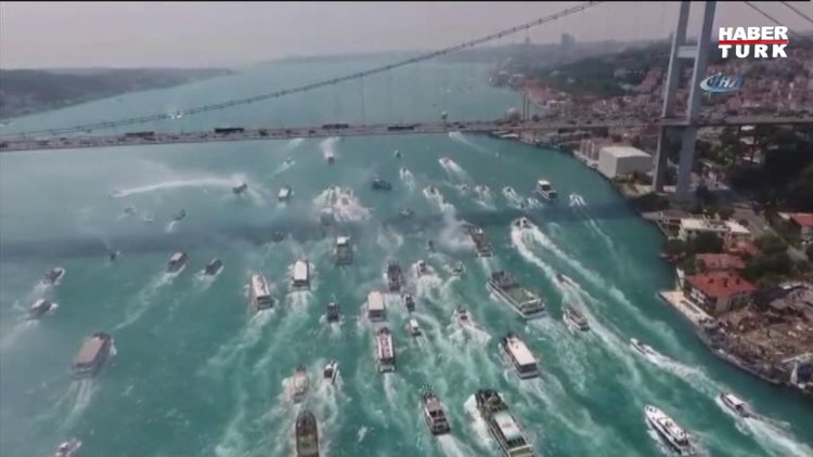 'Beşiktaş Donanması' Boğaz'dan geçti