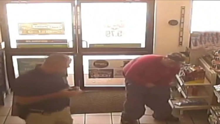 Marketi pantolonuna sığdırdı