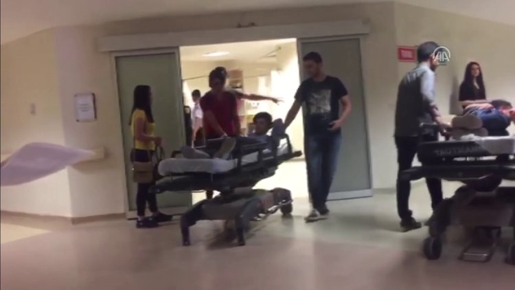 Öğrenciler arasında bıçaklı kavga: 3 yaralı