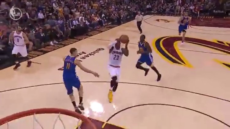 NBA finalinde LeBron James'ten inanılmaz basket