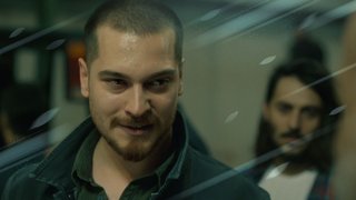 Yılmaz Kardeşler hayatlarını mahveden Celal'den intikamlarını alıyorlar.