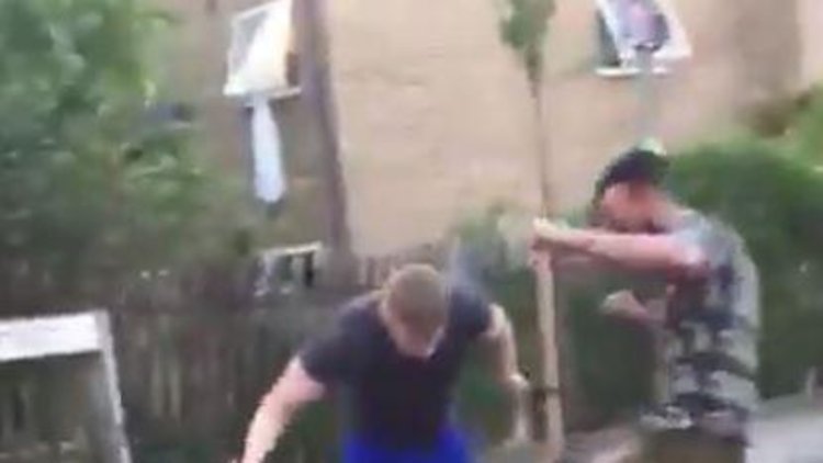 Hırsız diye şüphelenince dövdüler