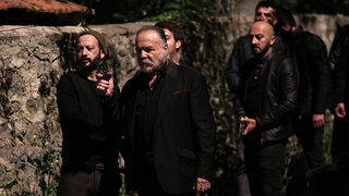 Sarp ve Mert'in kendisine oyun oynadığını öğrenen Celal, onlara hain bir tuzak kuruyor.