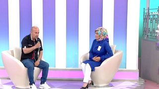 Evleneceksen Gel'de Ümmü'ye talip olarak gelen Bektaş şiir okudu