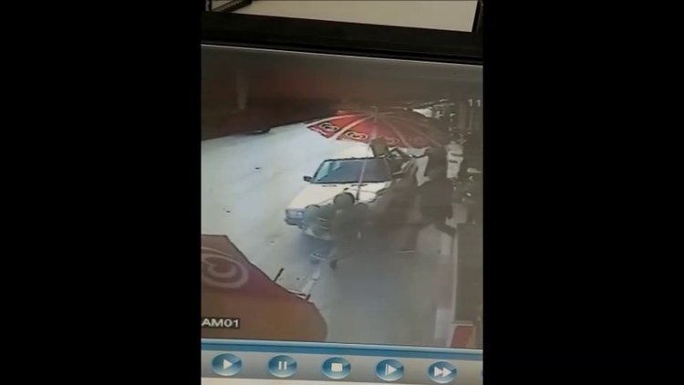 El frenini çekmeyi unuttu! Kayan aracı esnaf durdurdu