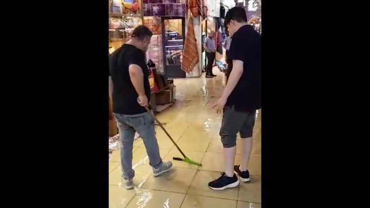 İstanbul'da yağan yağmur Kapalıçarşı'yı vurdu!