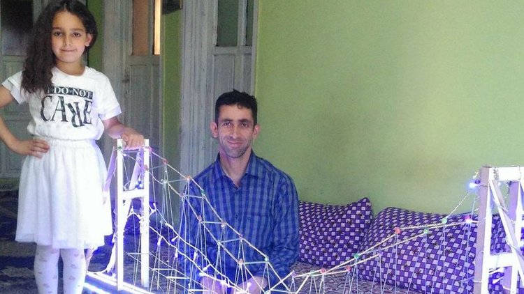 İstanbul'u görmek isteyen kızına Boğaz Köprüsünün maketini yaptı