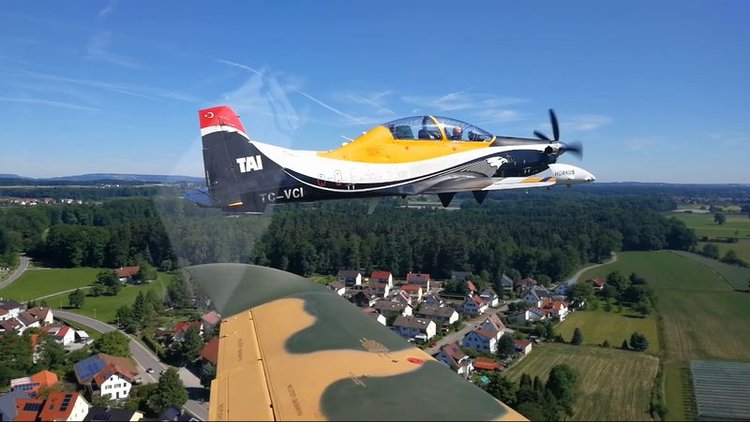 Hürkuş Paris'te ilk gösterisini yaptı