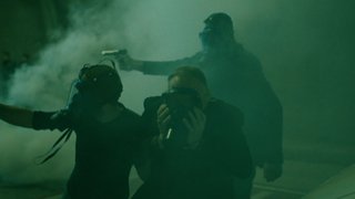 Celal, Davut'un planıyla polislerin elinden kaçıyor.