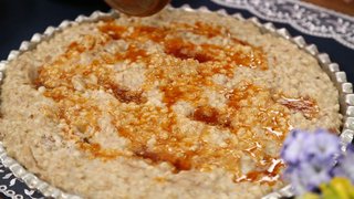 Nursel Ergin bugün, Hidayet Tokat ile birlikte Kuzu Etli Keşkek tarifinin yapımını gösterdi.