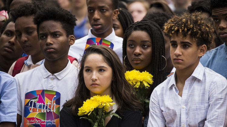 Cenazesine binlerce kişi katıldı