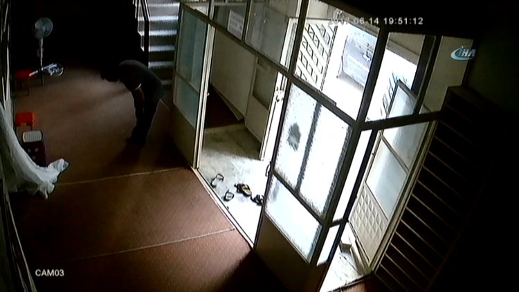 Vantilatör çalmak için 4 rekat namaz kıldı