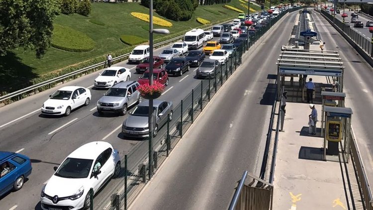 Fatih Sultan Mehmet (FSM) Köprüsü yönünde trafik