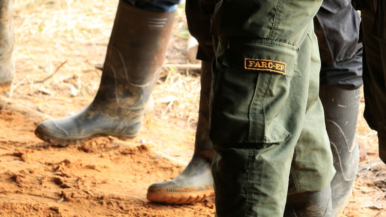 Kolombiya'da silahlar gömüldü