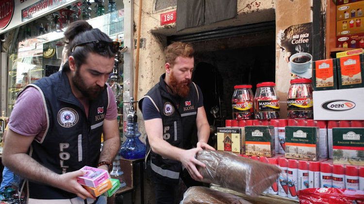 Eminönü&#039;ne &#039;kaçak&#039; operasyonu