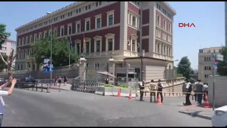 Alman Konsolosluğu önünde şüpheli paket