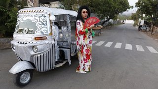 Dünya Güzellerim’in 2. Bölümünde; Safiye Soyman, Banu Alkan ve Burcu Esmersoy’un Hint dansını sergilediği keyifli anlar ...