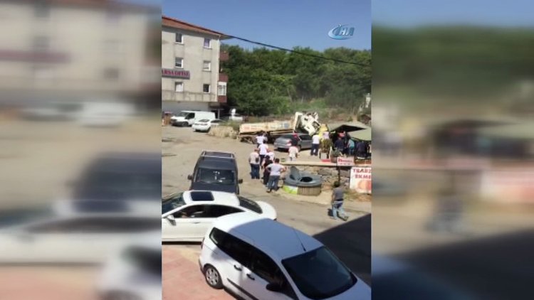 Beykoz'da hafriyat yüklü kamyon araçların arasına daldı