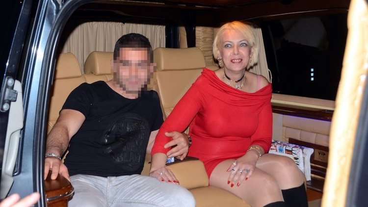 Boğazından ve yüzünden bıçakladı