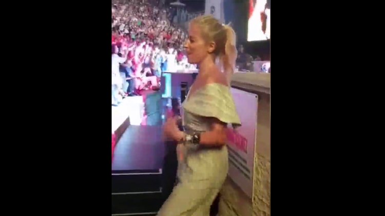 Burcu, Tarkan ile coştu