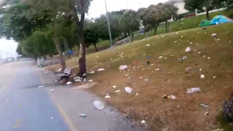 Hafta sonu kirletilen Yeşilköy sahili böyle görüntülendi