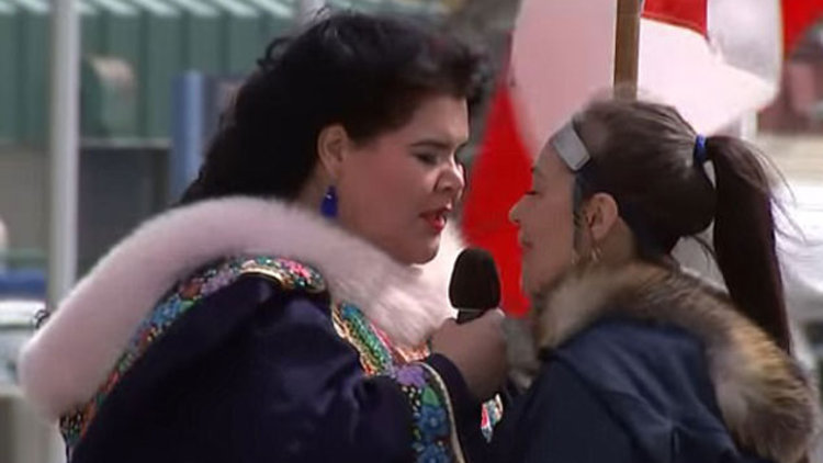 Kraliyet ailesi gülme krizine girdi