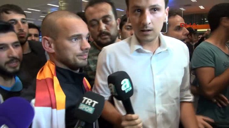 Sneijder, İstanbul'da coşkuyla karşılandı