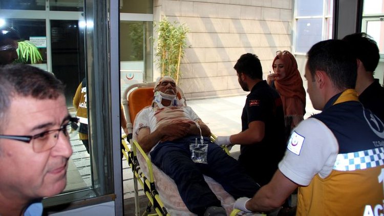 Eski başkan 3 kişiyi yaraladı