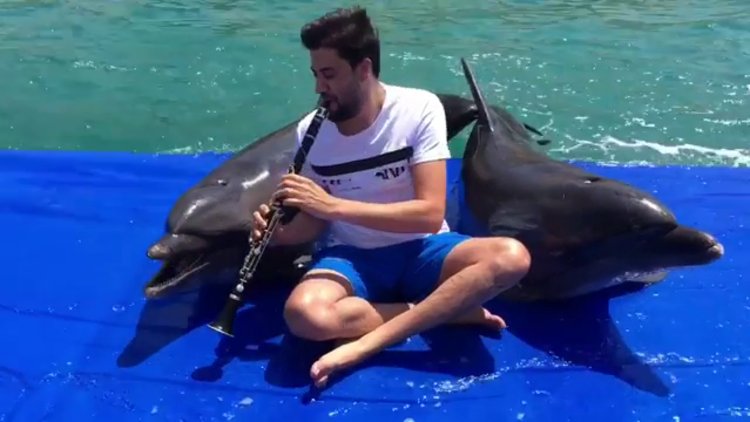 Serkan Çağrı'ya yunuslar eşlik etti