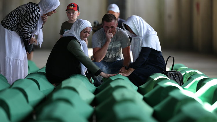 Srebrenitsa'da 71 kurbanın tabutları Potoçari Anıt Mezarlığı'na taşındı