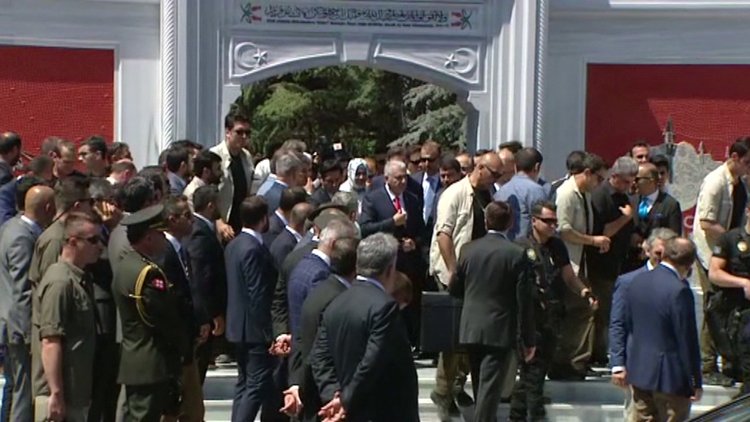 Başbakan Binali Yıldırım, 15 Temmuz anması için Edirnekapı Şehitliği'nde