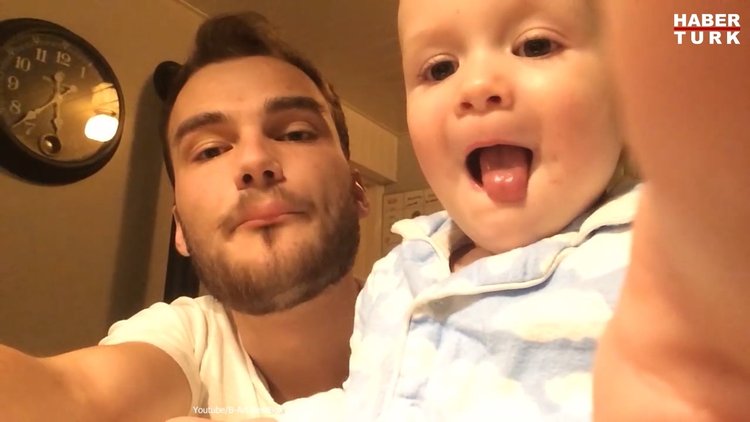 Babasıyla beatbox yapan sevimli bebek