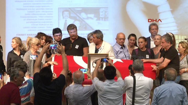 Fikret Hakan son yolculuğuna uğurlandı