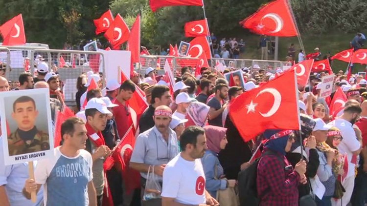 Vatandaşların 15 Temmuz Şehitler köprüsü'ne yürüyüşü başladı