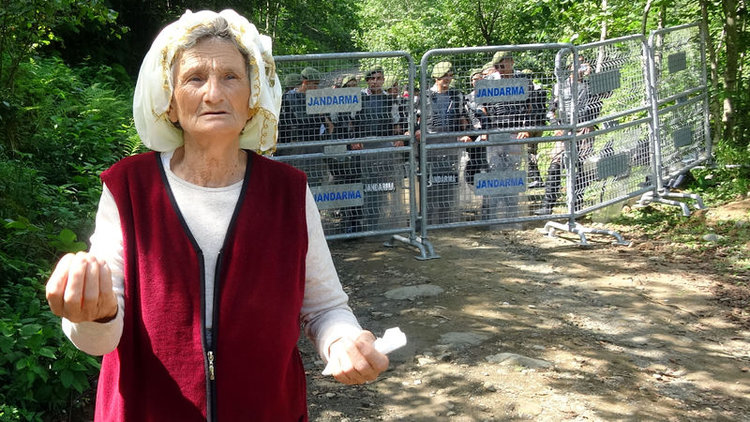 Bilirkişi heyetinin yolunu kestiler