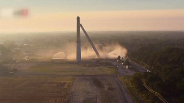 70 yıllık baca böyle yıkıldı