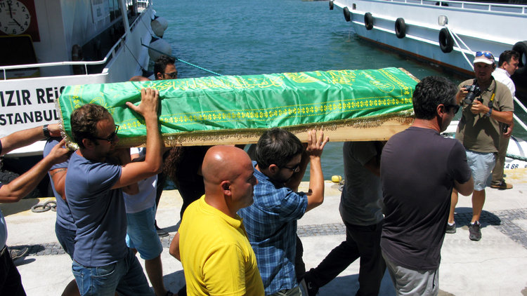 Ege'deki depremde hayatını kaybetmişti! Cenazesi Türkiye'ye getirildi