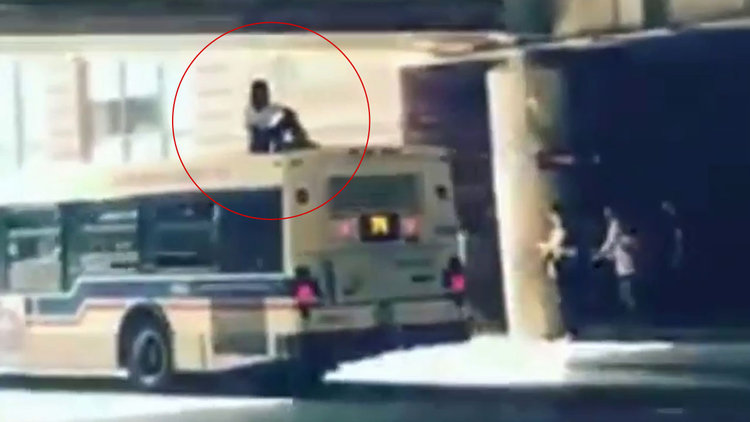 Bilet alacak parası olmayınca...