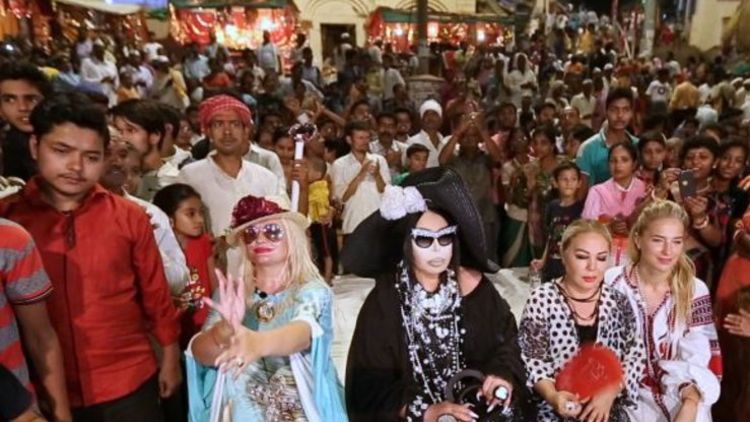 Dünya Güzellerim tütsü yakma töreninde!