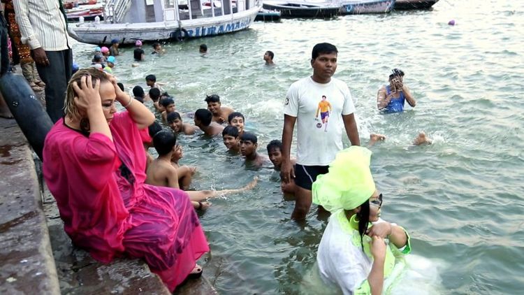 Dünya Güzellerim Ganj Nehrine girdi!